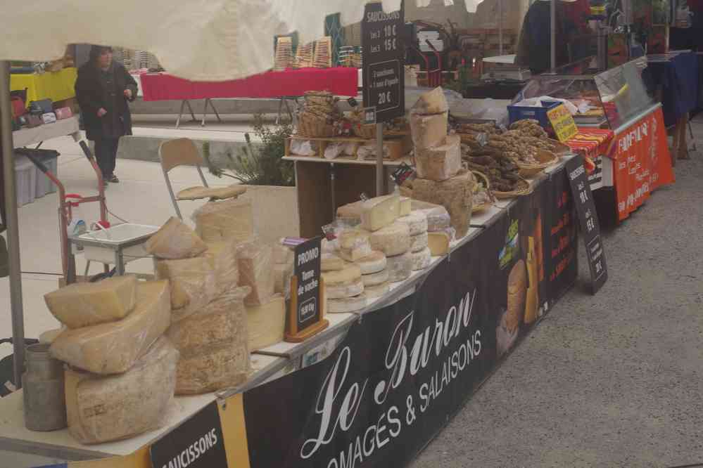 Marché de Limogne-en-Quercy. Le dimanche 16 avril 2017