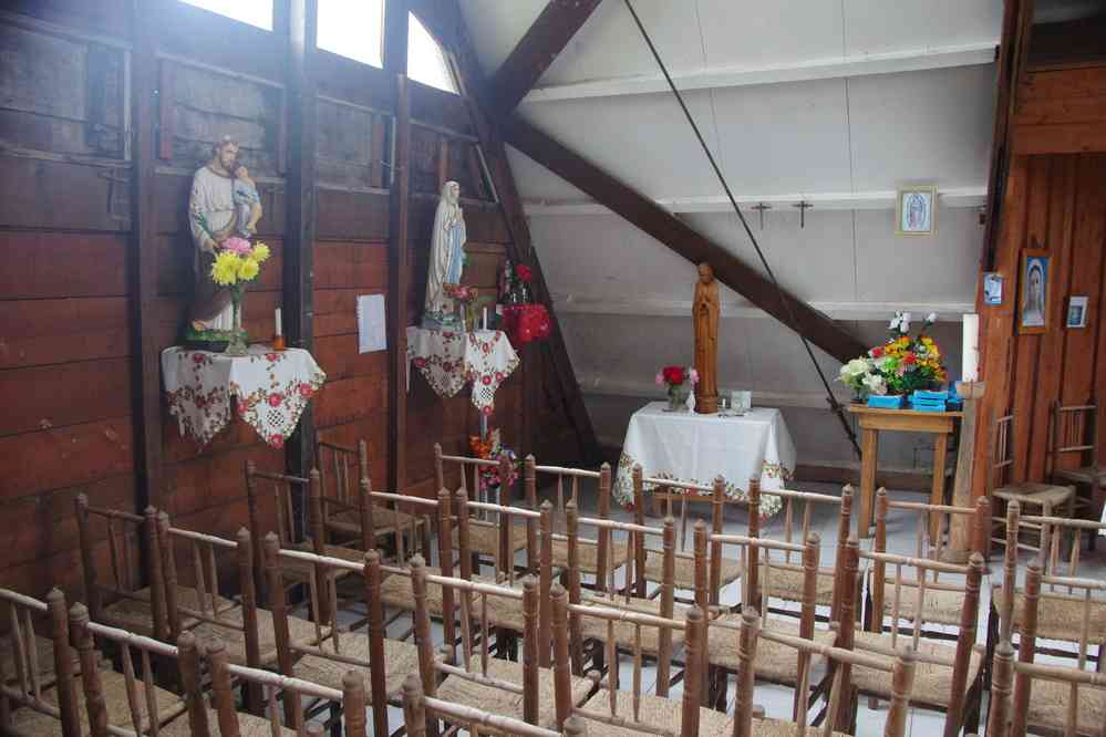 À l’intérieur de l’église de la Nouvelle. Le dimanche 3 mai 2015