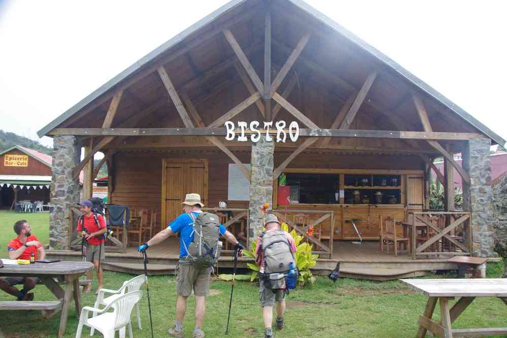 On les trouve à côté des églises !. Le dimanche 3 mai 2015