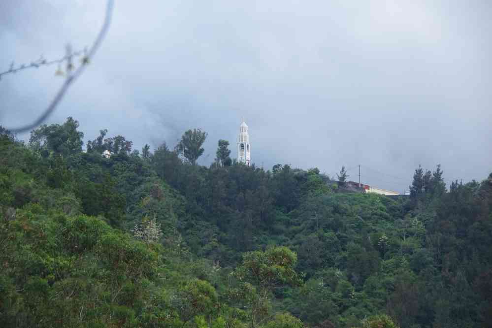 Arrivée à Cilaos (non ce n’est pas une mosquée !). Le lundi 4 mai 2015