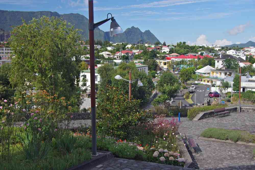Cilaos depuis le parvis de l’Église Notre-Dame-des-Neiges. Le mardi 5 mai 2015