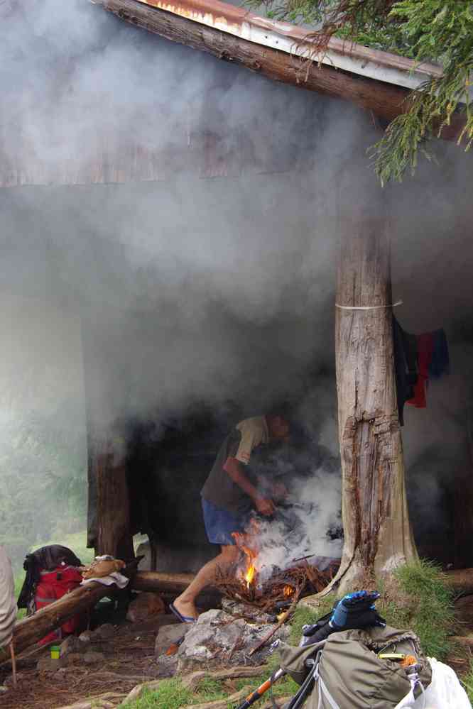 Jean-Yves prépare le repas. Le mardi 5 mai 2015
