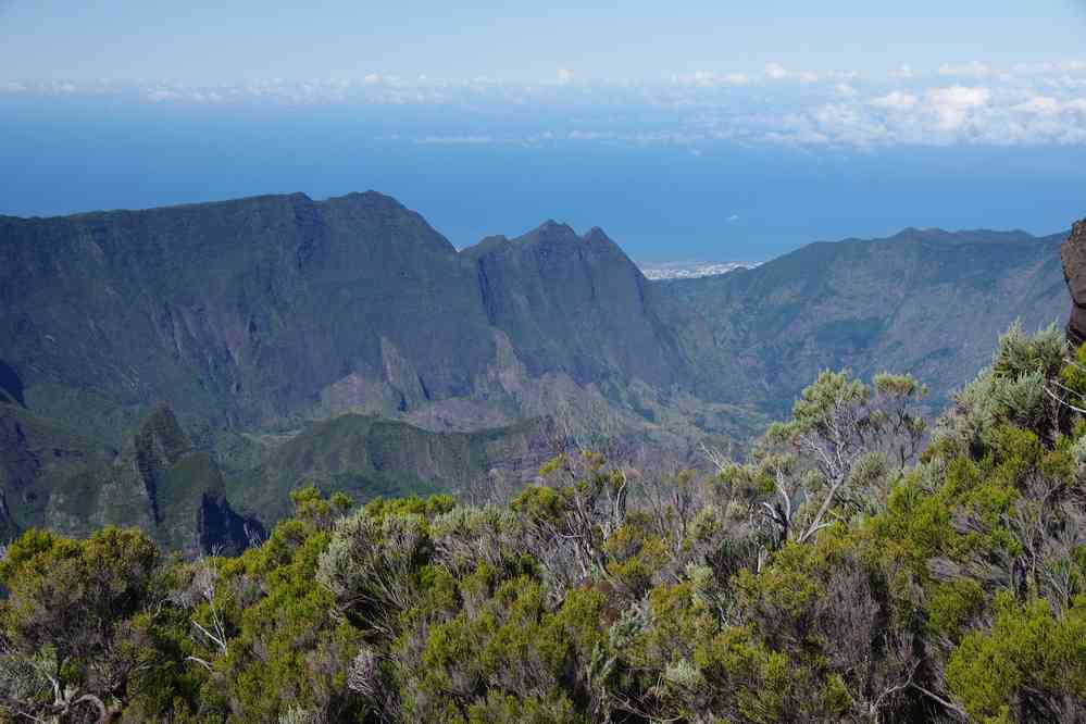 Vers le cirque de Cilaos et l’Océan. Le mercredi 6 mai 2015
