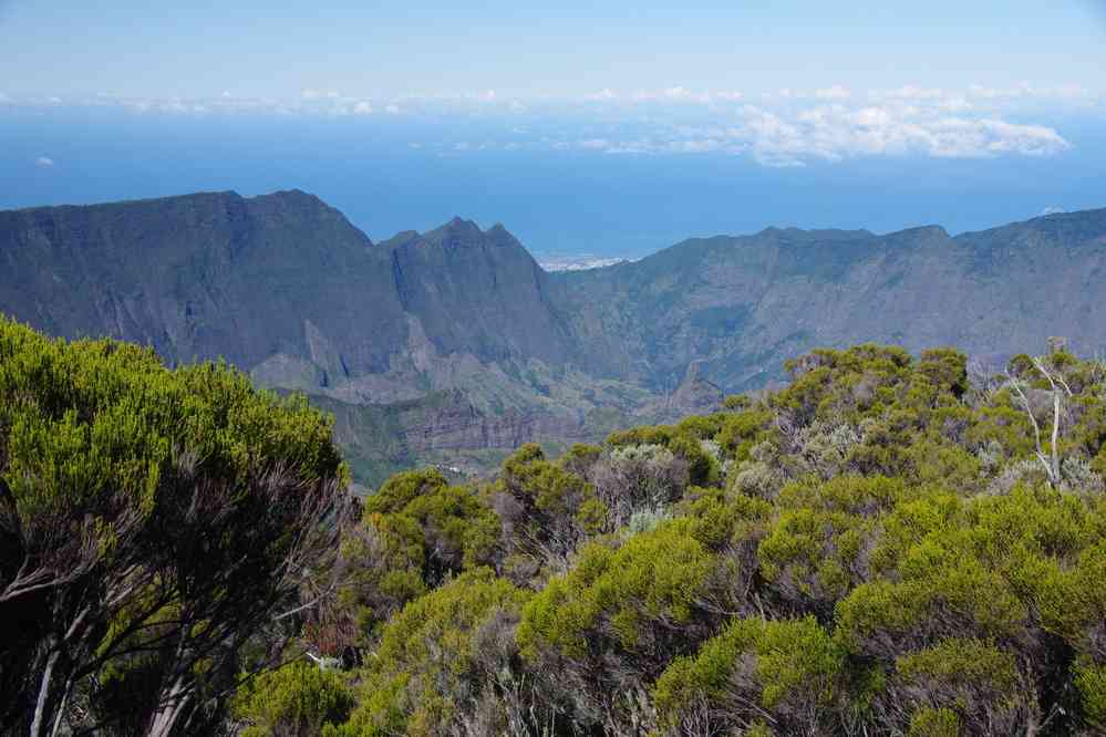 Vers le cirque de Cilaos et l’Océan. Le mercredi 6 mai 2015