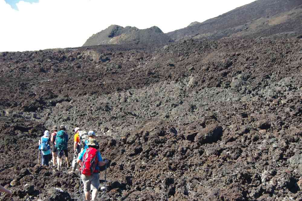 Traversée d’une coulée de type ʻaʻā. Le jeudi 7 mai 2015