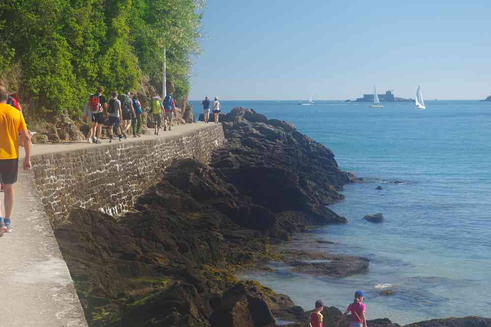 Dinard, randonnée sur le chemin de ronde. Le vendredi 26 mai 2017