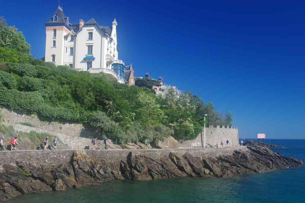 Dinard, randonnée sur le chemin de ronde. Le vendredi 26 mai 2017