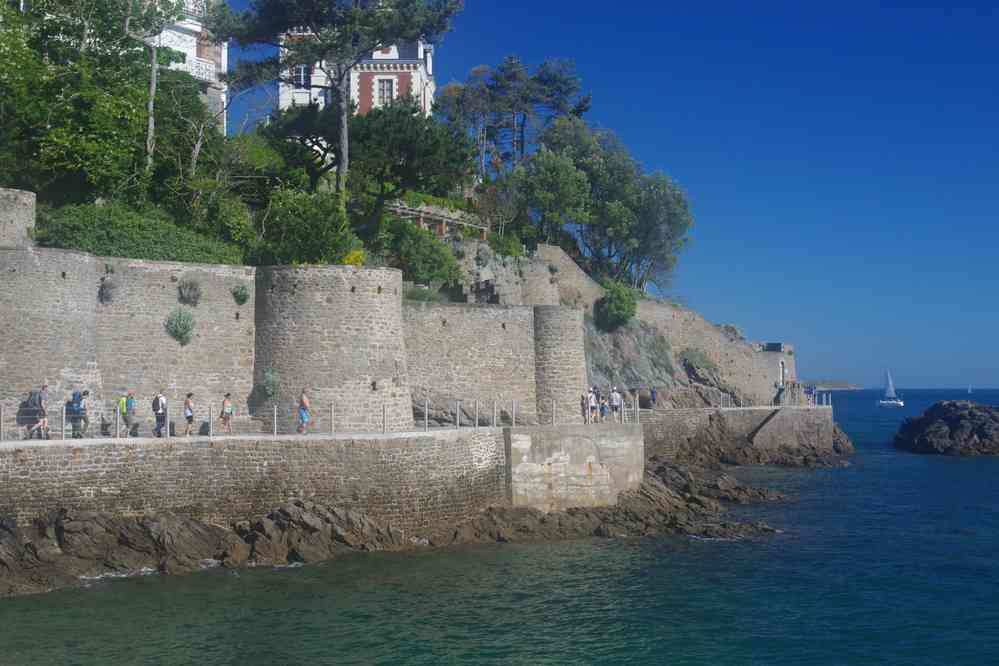 Dinard, randonnée sur le chemin de ronde. Le vendredi 26 mai 2017