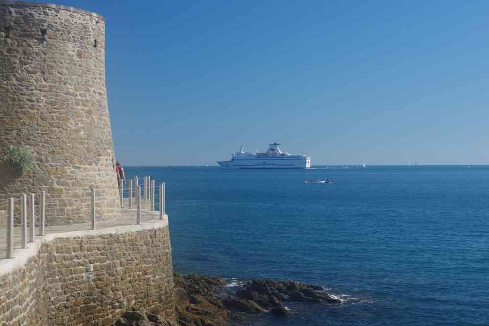 Dinard, randonnée sur le chemin de ronde. Le vendredi 26 mai 2017