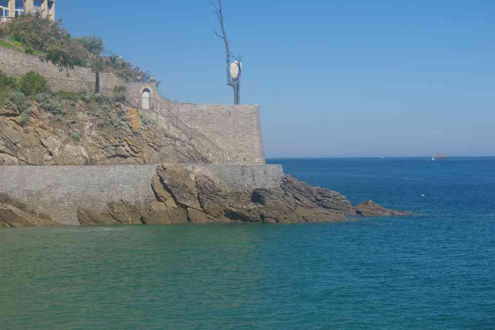 Dinard, extravagante « œuvre d’art » édifiée sur la propriété de François Pinault. Le vendredi 26 mai 2017