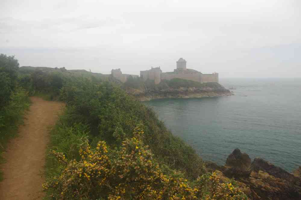 En direction du fort La Latte. Le dimanche 28 mai 2017
