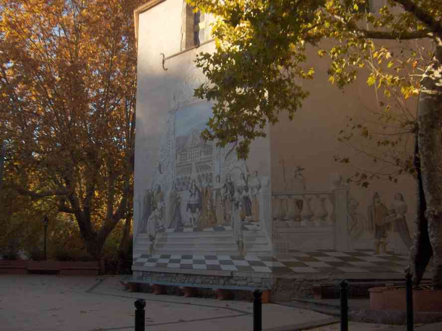 Peinture en trompe-l’œil sur un mur du village de Belgentier. Le jeudi 1ᵉʳ novembre 2007