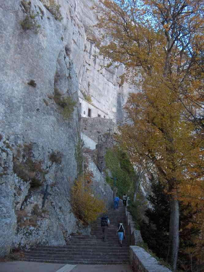 Arrivée à la grotte de Marie-Madeleine. Le dimanche 4 novembre 2007