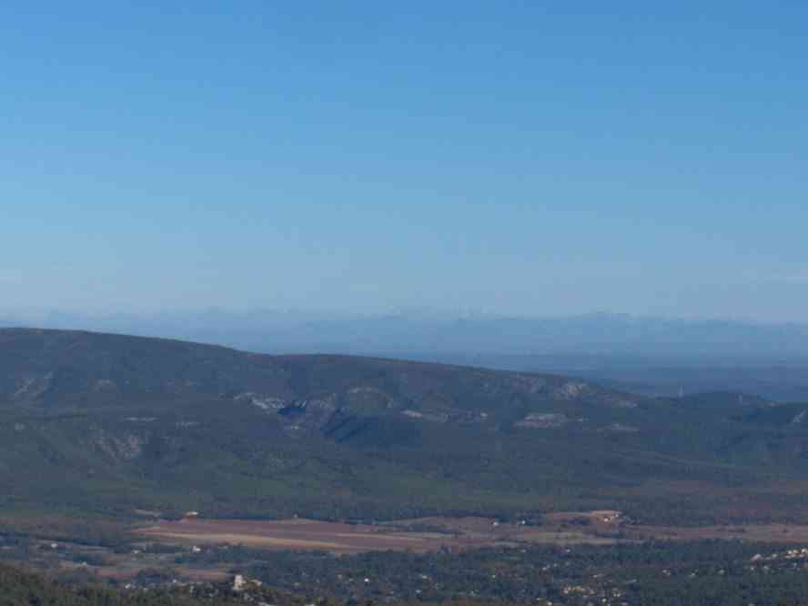 Le massif des Écrins photographié depuis l’entrée de la grotte de Marie-Madeleine. Le dimanche 4 novembre 2007