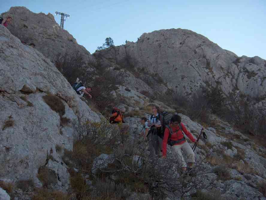 Corinne Moser désescaladant le pic de Bertagne. Le dimanche 4 novembre 2007