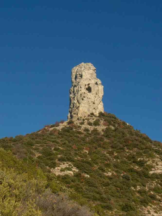 Le profil des dents de Roque Forcade vu depuis les environs immédiats du col de l’Espigoulier. Le dimanche 4 novembre 2007