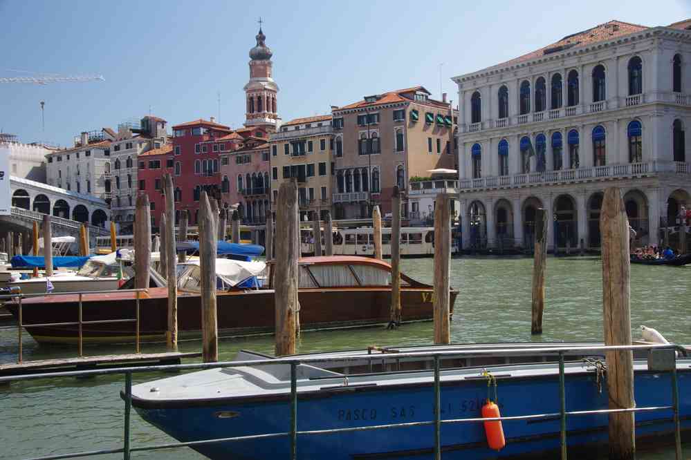 Grand Canal, vers le pont de Rialto. Le samedi 29 août 2015