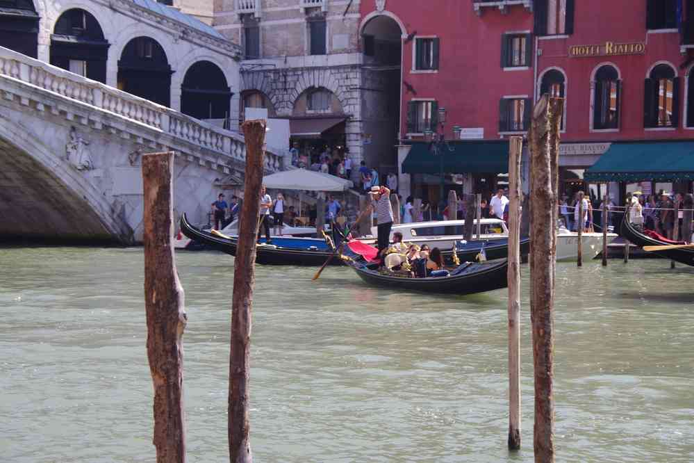 Grand Canal, vers le pont de Rialto. Le samedi 29 août 2015