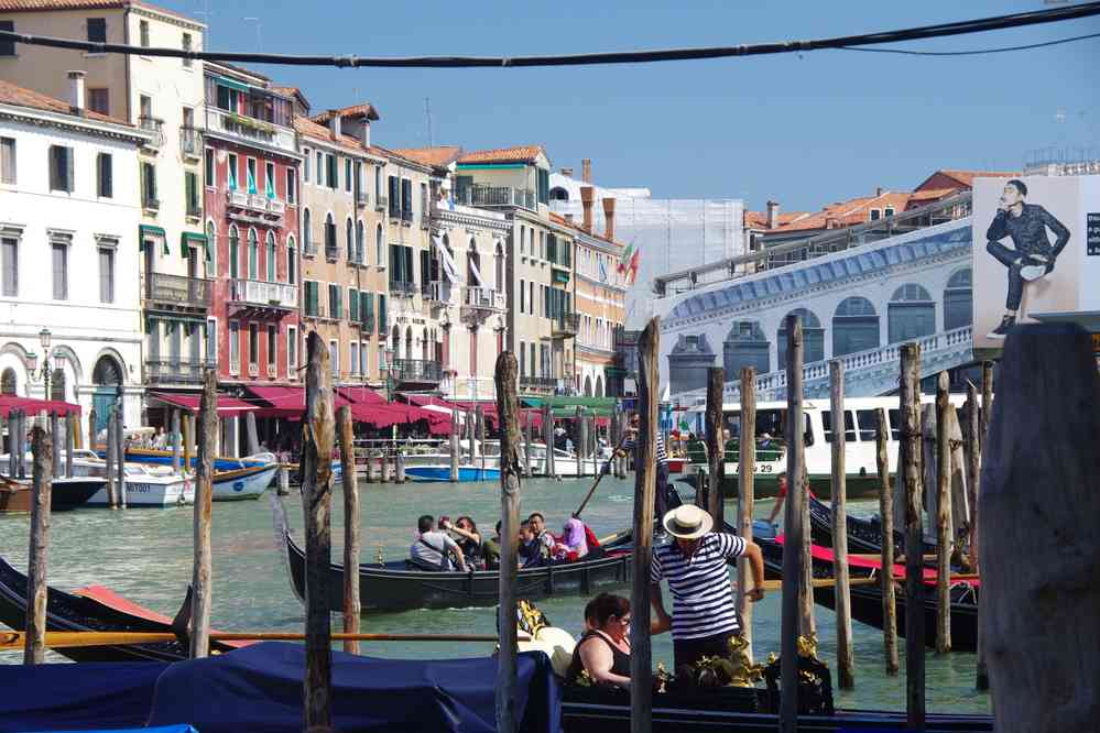 Grand Canal, près du pont de Rialto. Le samedi 29 août 2015