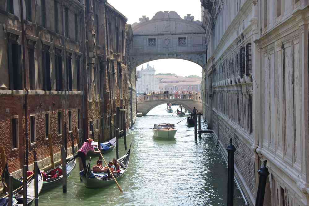 Vue vers le pont des Soupirs. Le samedi 29 août 2015