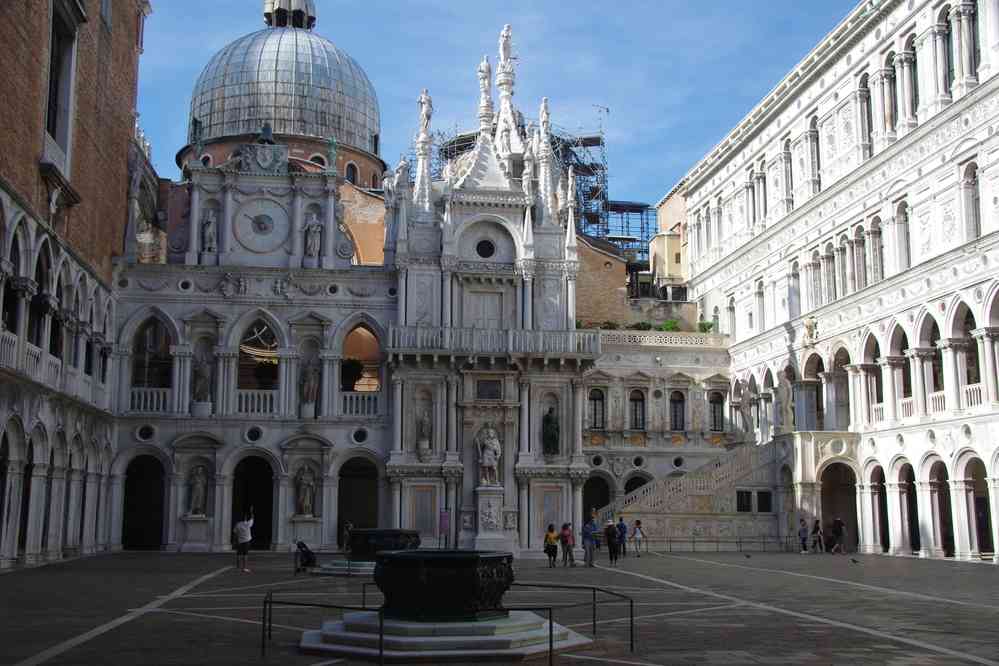 Cour du palais des Doges. Le samedi 29 août 2015