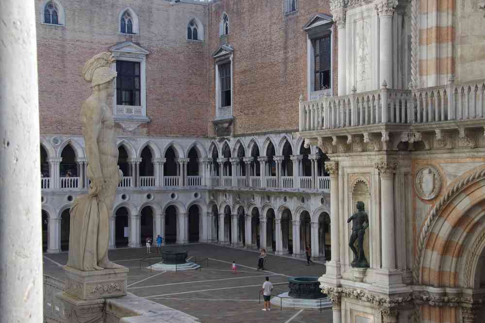 Cour du palais des Doges. Le samedi 29 août 2015