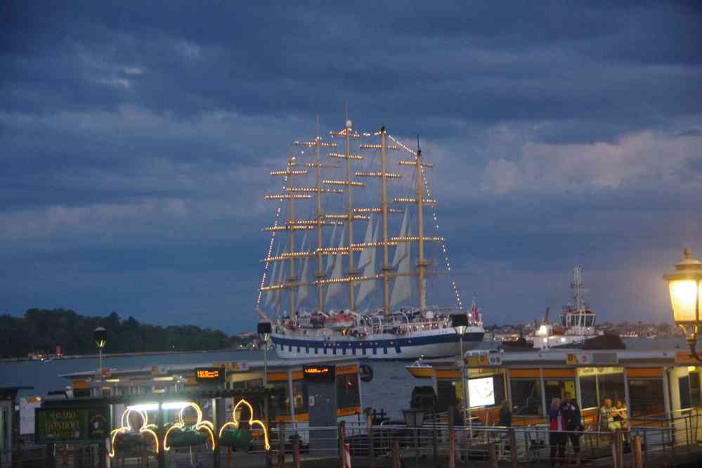 Embarcation illuminée. Le samedi 5 septembre 2015