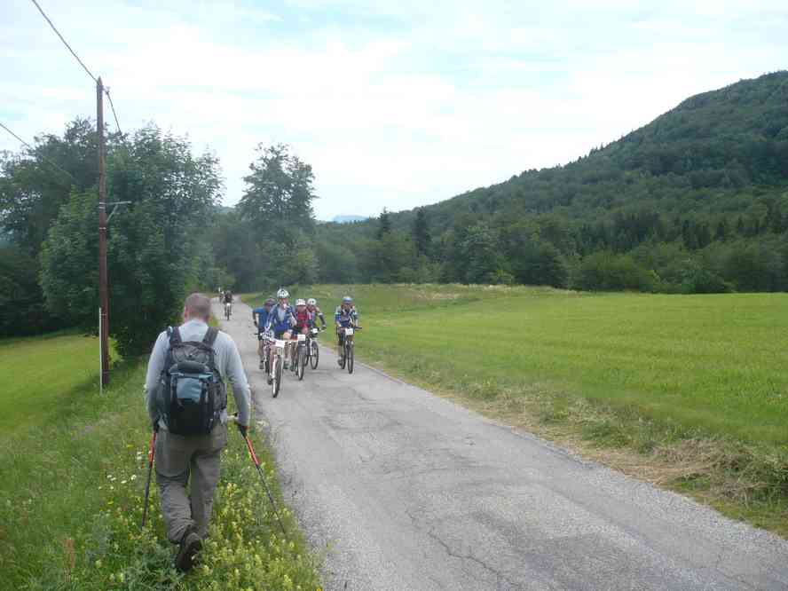 Quelques uns des huit cents vététistes que nous avons croisés. Le vendredi 3 juin 2011