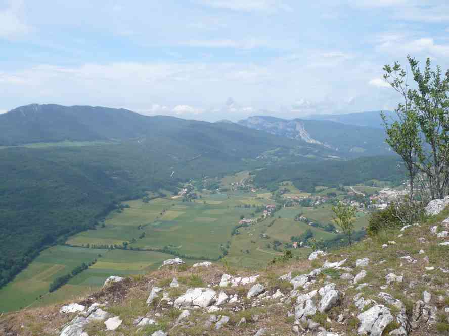 Quelques heures et une rude montée plus tard... le panorama de la roche du Mas. Le vendredi 3 juin 2011