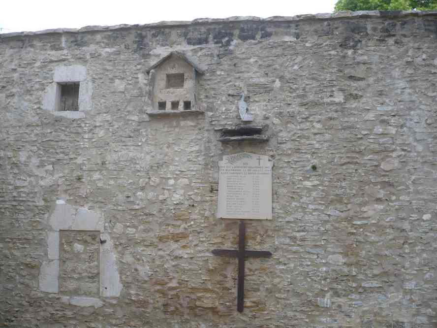 Quelques minutes de recueillement avant la rando... Le samedi 4 juin 2011