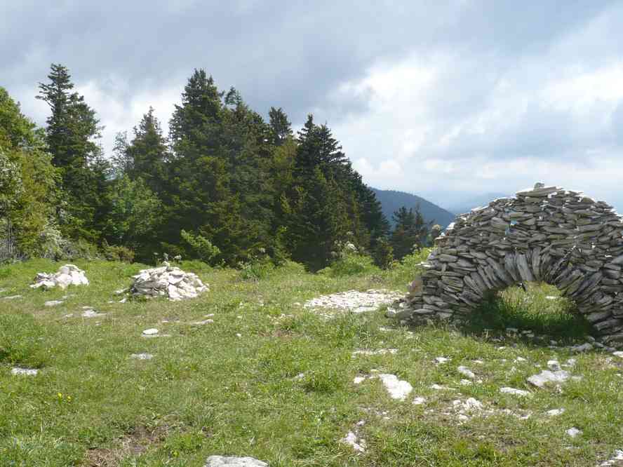 On prend quand même le temps de monter au rocher d’Herbouilly. Le samedi 4 juin 2011