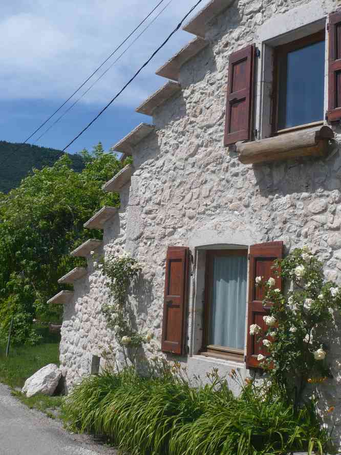 Maison « typique » près de Lans-en-Vercors. Le dimanche 5 juin 2011