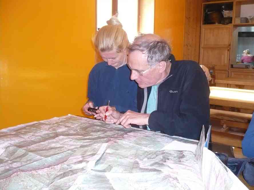 Alain étudie l’itinéraire du lendemain. Le samedi 19 mai 2012