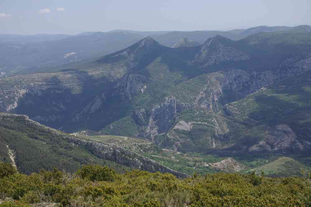Vue vers les gorges du Verdon. Le vendredi 18 mai 2007