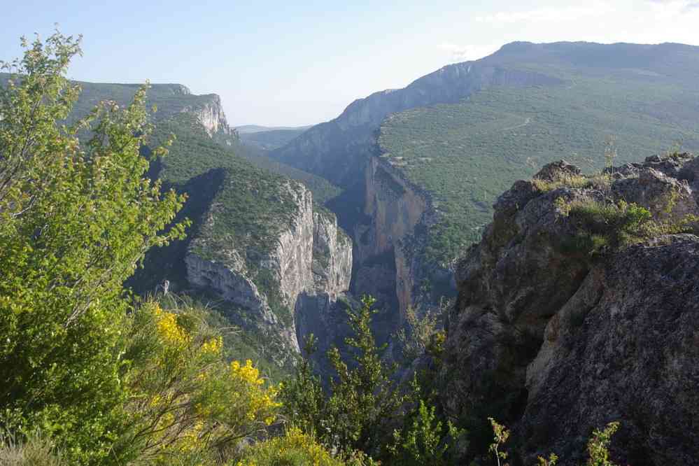 Les gorges du Verdon vues de la citadelle de Rougon. Le vendredi 18 mai 2007