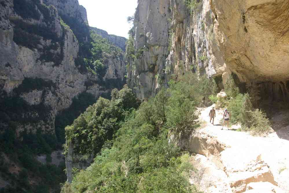 Le sentier Martel juste avant les échelles de la brèche Imbert. Le samedi 19 mai 2007