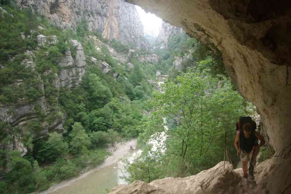 Passage délicat sur le sentier de l’Imbut. Le dimanche 20 mai 2007