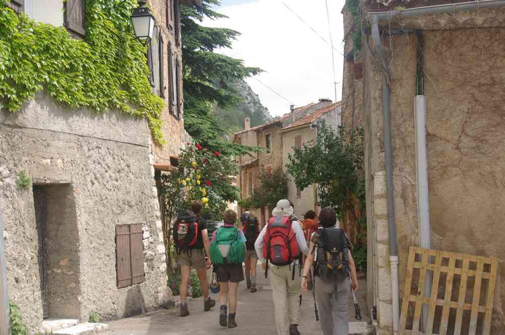 Dans les rues du village d’Aiguines. Le dimanche 20 mai 2007