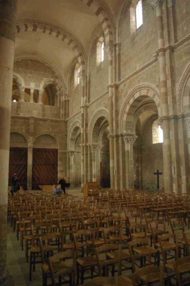 Vézelay (basilique Sainte-Marie-Madeleine, la nef). Le samedi 20 avril 2013