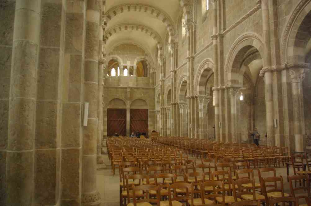Vézelay (basilique Sainte-Marie-Madeleine, la nef). Le samedi 20 avril 2013