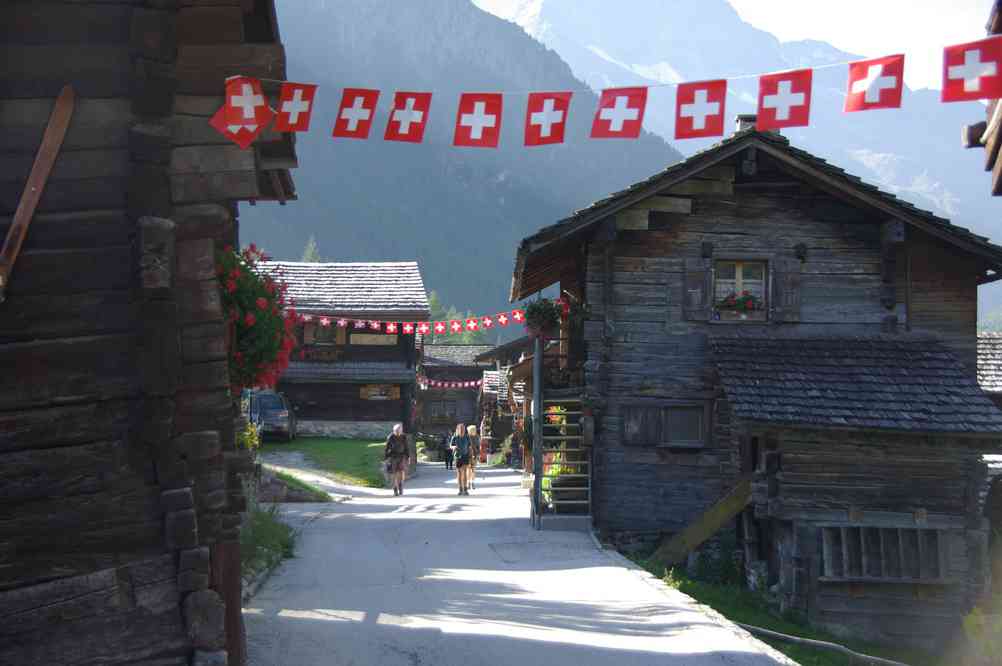 Le vieux village de Zinal. Le lundi 13 août 2012