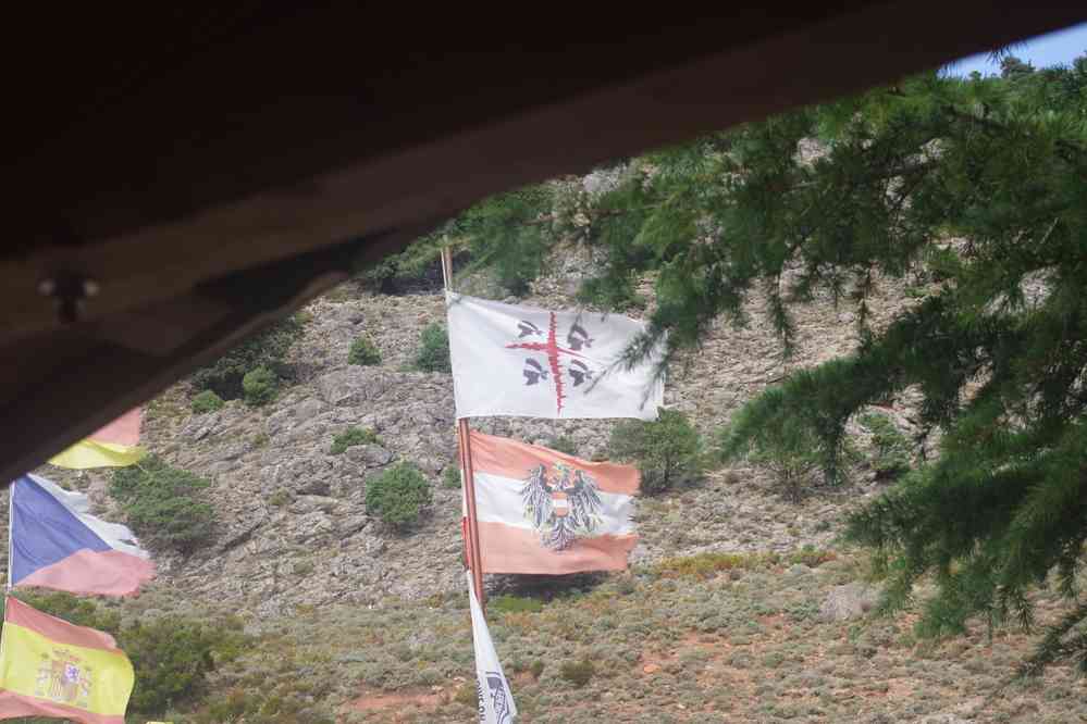 Col de Genna Silana 1017 m. Le drapeau sarde dans sa version revendicative, le 5 septembre 2022