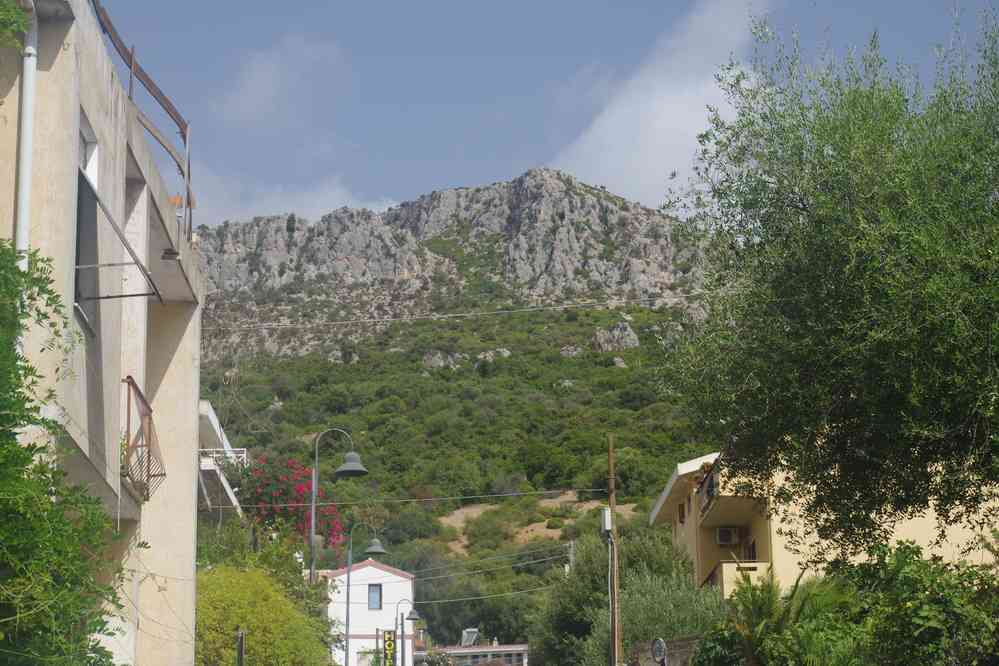 Santa Maria Navarrese. En haut la croix où nous devons monter, le 5 septembre 2022