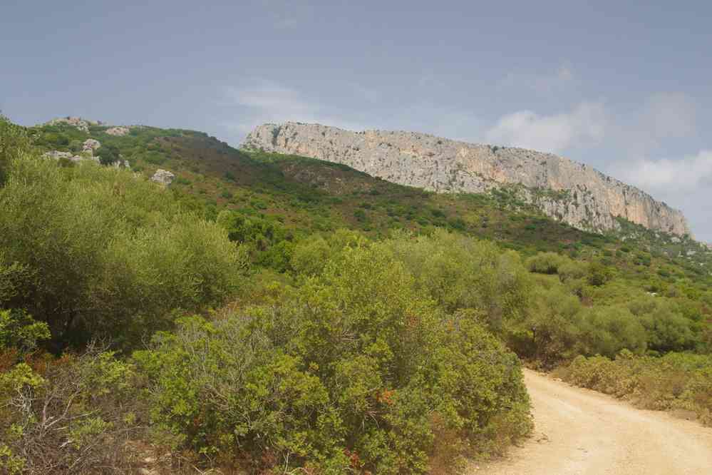 Santa Maria Navarrese. Montée à la croix sous une chaleur pesante, le 5 septembre 2022