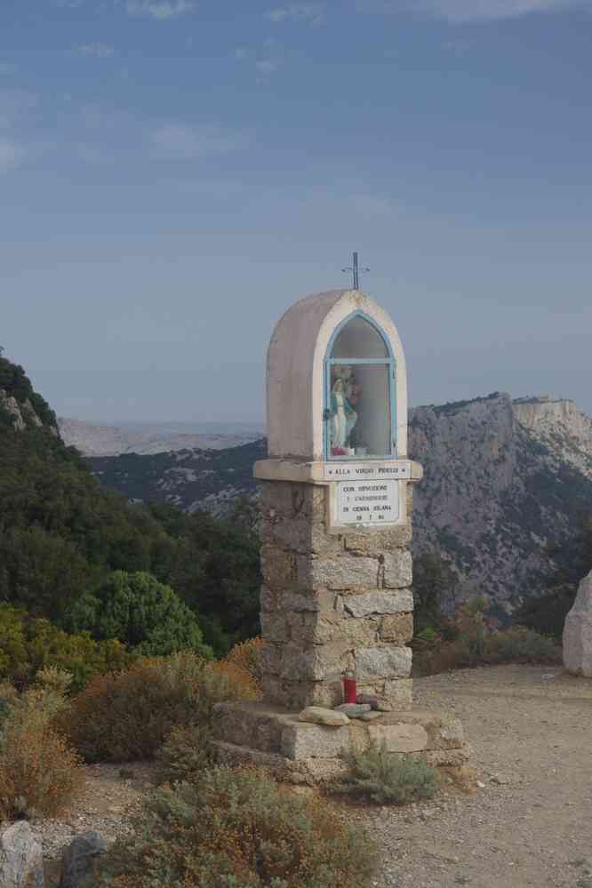 Col de Genna Silana (1017 m). Point de départ de la randonnée vers le cañon de Gorropu, le 7 septembre 2022