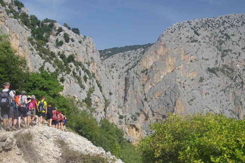 Descente vers le cañon de Gorropu, le 7 septembre 2022 (groupe de jeunes touristes)