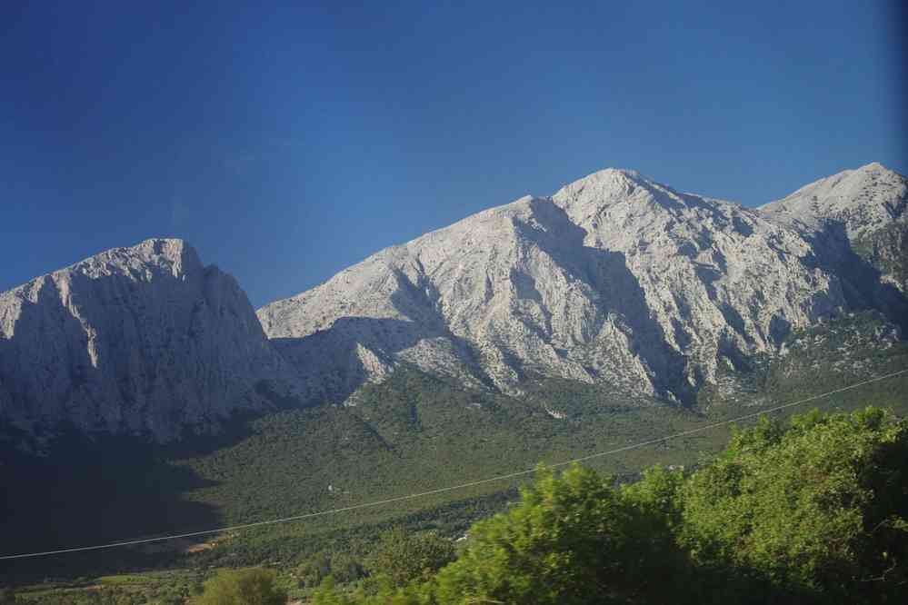 Massif du Sopramonte vu depuis le véhicule, le 9 septembre 2022