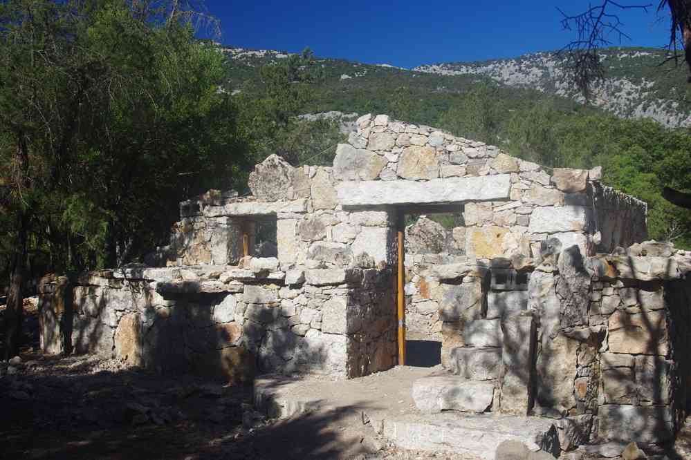 Ferme en restauration au pied de Tiscali, le 9 septembre 2022