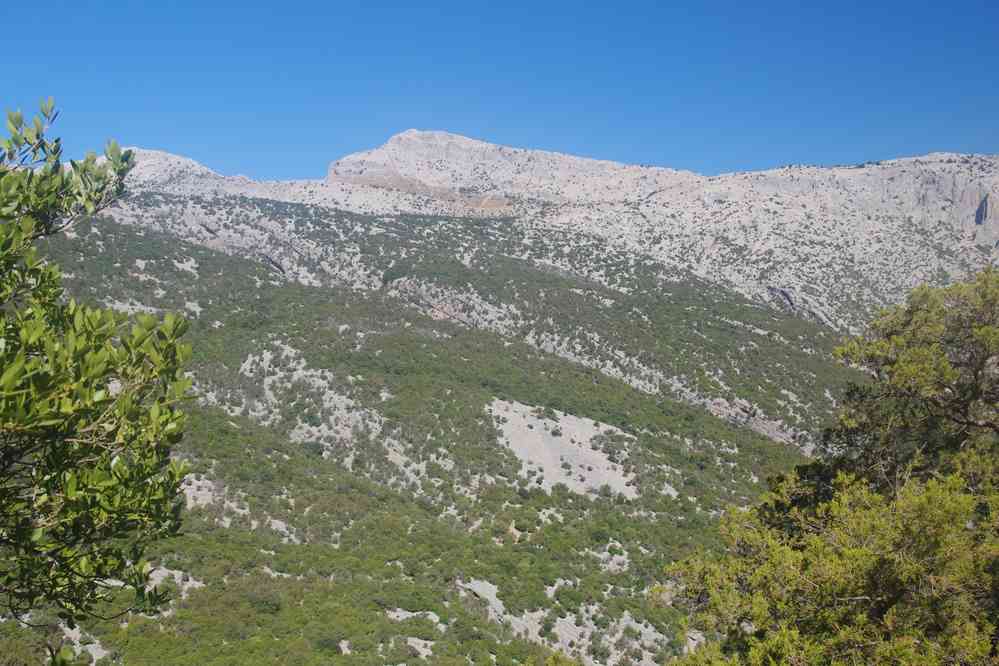 Montée vers Tiscali, vue sur le Sopramonte, le 9 septembre 2022