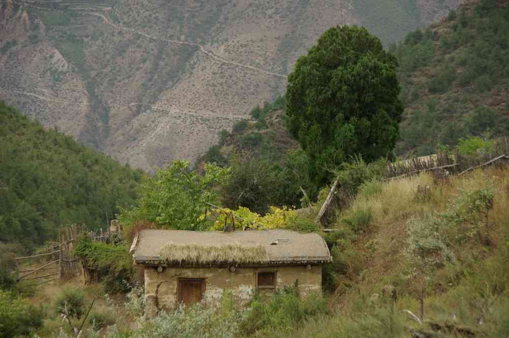 Descente à pied depuis notre hôtel de Kouei-pa-ting (归巴顶 Guibading) (près de Tö-ts'in (德钦 Deqin)), le 22 octobre 2010